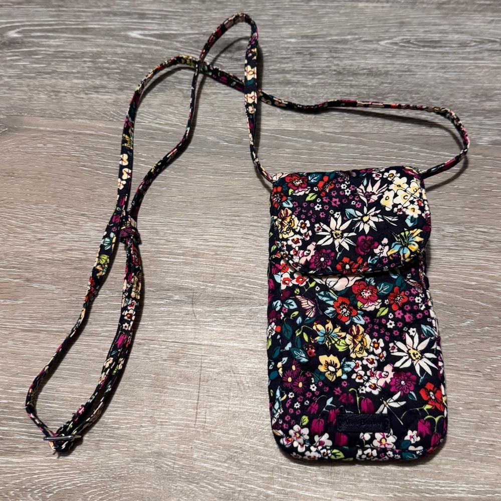 VERA BRADLEY Itsy Ditsy Pattern Small Crossbody Purse Phone Case Bag